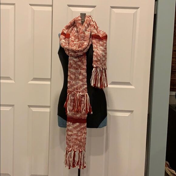 Old Navy Red & White Knit scarf, NWT - Picture 2 of 3